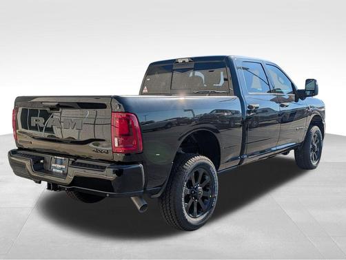 Diamond Black Crystal Pearlcoat 2026 RAM 2500 Big Horn Crew Cab 4x4 6'4' Box
