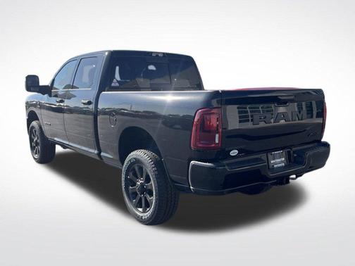 Diamond Black Crystal Pearlcoat 2026 RAM 2500 Big Horn Crew Cab 4x4 6'4' Box