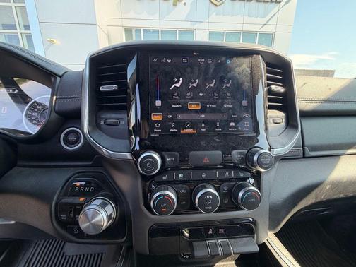 Diamond Black Crystal Pearlcoat 2023 RAM 1500 Laramie