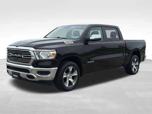 Diamond Black Crystal Pearlcoat 2023 RAM 1500 Laramie