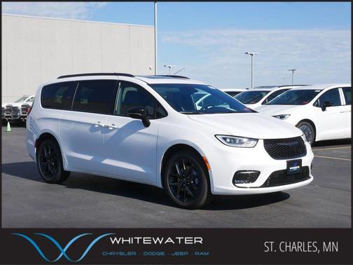 Bright White Clearcoat 2026 Chrysler Pacifica Limited