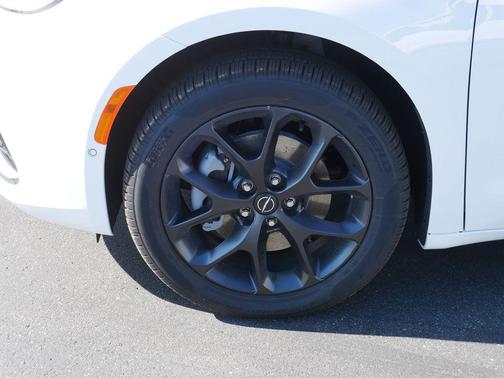 Bright White Clearcoat 2026 Chrysler Pacifica Limited