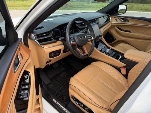 2023 Jeep Grand Cherokee Summit