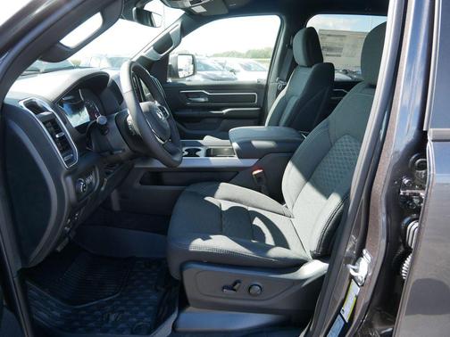 Granite Crystal Metallic Clearcoat 2026 RAM 1500 Big Horn/Lone Star