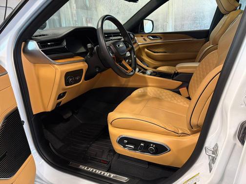 Diamond Black Crystal Pearlcoat 2023 Jeep Grand Cherokee L Summit Reserve