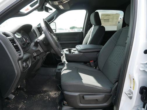 2026 RAM 2500 Tradesman Crew Cab 4x4 6'4' Box