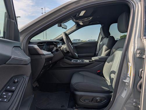 Sting-Gray Clearcoat 2026 Jeep Cherokee Laredo 4x4