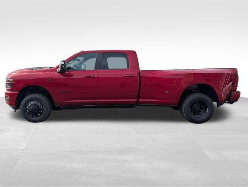Molten Red Pearlcoat 2026 RAM 3500 Laramie Crew Cab 4x4 8' Box