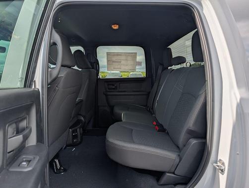 Bright White Clearcoat 2026 RAM 2500 Black Express Crew Cab 4x4 6'4' Box