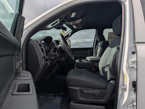 Bright White Clearcoat 2026 RAM 2500 Black Express Crew Cab 4x4 6'4' Box