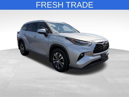 Celestial Silver Metallic 2021 Toyota Highlander XLE
