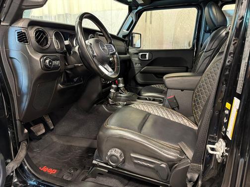 Black Clearcoat 2022 Jeep Wrangler Unlimited Sahara