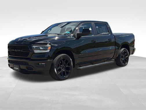 Diamond Black Crystal Pearlcoat 2024 RAM 1500 Laramie