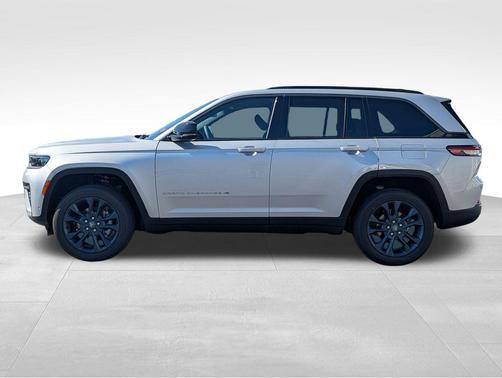Silver Zynith 2026 Jeep Grand Cherokee 85th Anniversay Edition 4x4