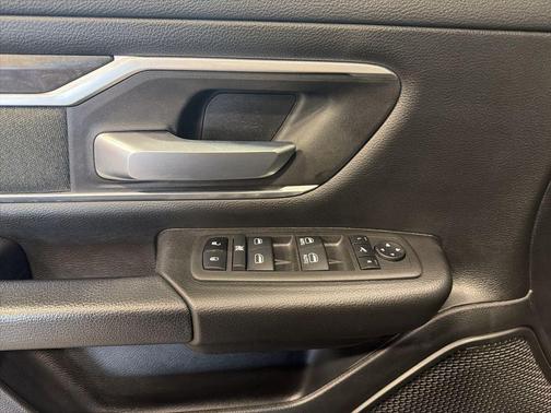 Diamond Black Crystal Pearlcoat 2022 RAM 1500 Big Horn/Lone Star