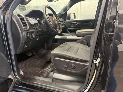 Diamond Black Crystal Pearlcoat 2022 RAM 1500 Big Horn/Lone Star