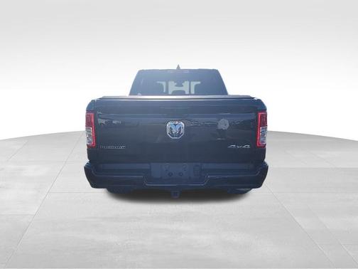 Diamond Black Crystal Pearlcoat 2022 RAM 1500 Big Horn/Lone Star