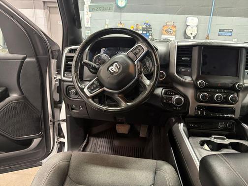 Bright White Clearcoat 2019 RAM 1500 Big Horn