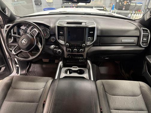 Bright White Clearcoat 2019 RAM 1500 Big Horn