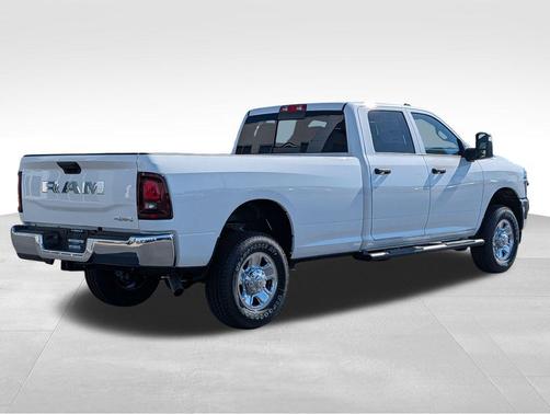 Bright White Clearcoat 2026 RAM 2500 Tradesman Crew Cab 4x4 8' Box