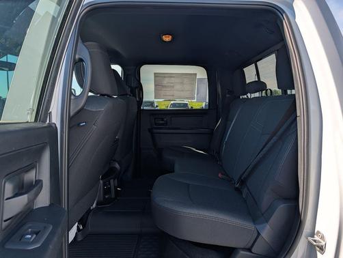 Bright White Clearcoat 2026 RAM 2500 Tradesman Crew Cab 4x4 8' Box