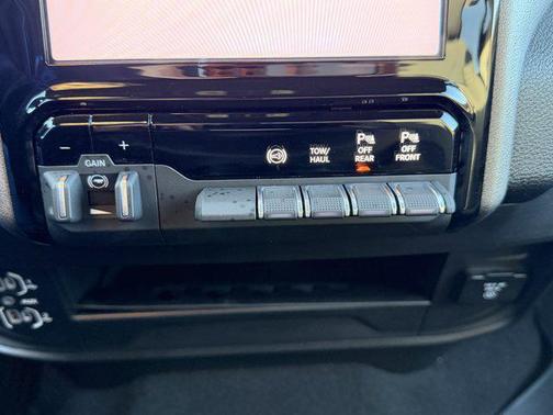 2025 RAM 3500 Tradesman Crew Cab 4x4 8' Box