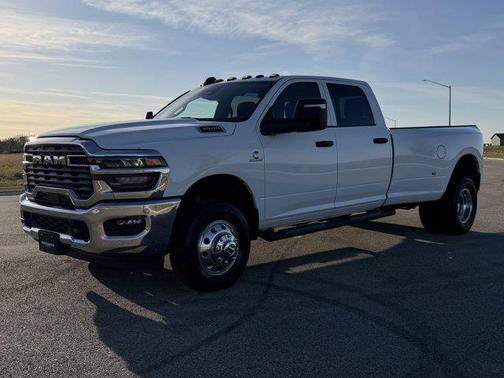 2025 RAM 3500 Tradesman Crew Cab 4x4 8' Box