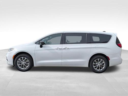 Bright White Clearcoat 2026 Chrysler Pacifica L