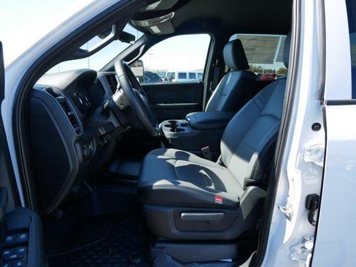 2025 RAM 2500 Tradesman Crew Cab 4x4 6'4' Box