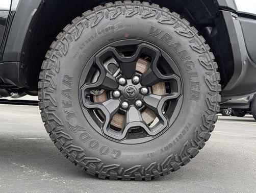 Silver Zynith 2026 RAM 1500 RHO Crew Cab 4x4 5'7' Box