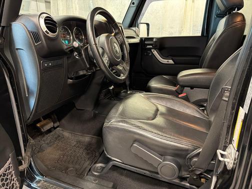 Black Clearcoat 2017 Jeep Wrangler Unlimited Rubicon