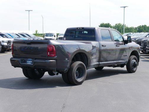 2025 RAM 3500 Laramie Crew Cab 4x4 8' Box