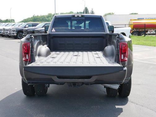 2025 RAM 3500 Laramie Crew Cab 4x4 8' Box