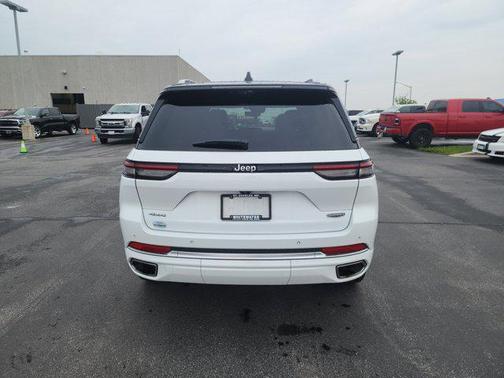 2022 Jeep Grand Cherokee Summit