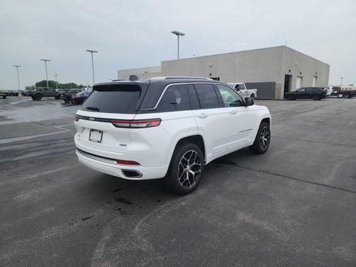 2022 Jeep Grand Cherokee Summit