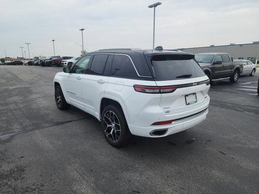 2022 Jeep Grand Cherokee Summit