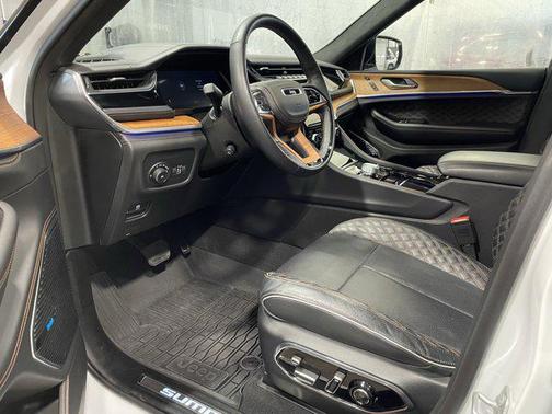 2022 Jeep Grand Cherokee Summit