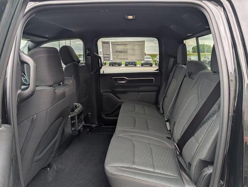Diamond Black Crystal Pearlcoat 2026 RAM 1500 Big Horn/Lone Star