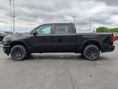 Diamond Black Crystal Pearlcoat 2026 RAM 1500 Big Horn/Lone Star