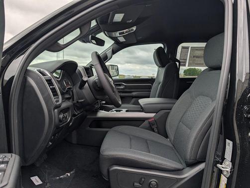 Diamond Black Crystal Pearlcoat 2026 RAM 1500 Big Horn/Lone Star