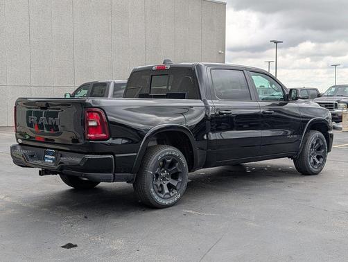 Diamond Black Crystal Pearlcoat 2026 RAM 1500 Big Horn/Lone Star