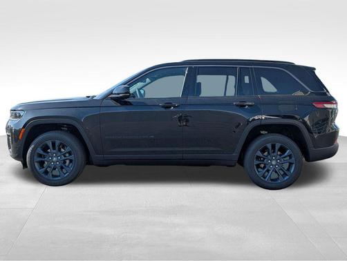 Diamond Black Crystal Pearlcoat 2026 Jeep Grand Cherokee 85th Anniversary Edition