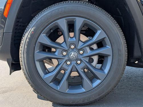 Diamond Black Crystal Pearlcoat 2026 Jeep Grand Cherokee 85th Anniversary Edition