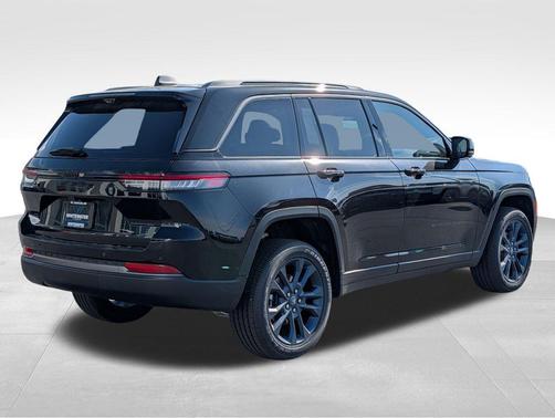 Diamond Black Crystal Pearlcoat 2026 Jeep Grand Cherokee 85th Anniversary Edition