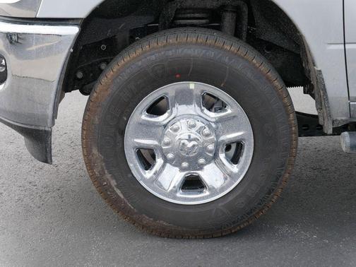 2026 RAM 2500 Tradesman Crew Cab 4x4 6'4' Box