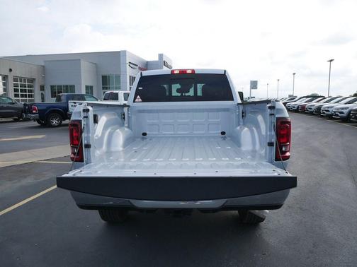 2026 RAM 2500 Tradesman Crew Cab 4x4 6'4' Box