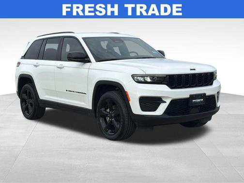 Bright White Clearcoat 2023 Jeep Grand Cherokee Altitude