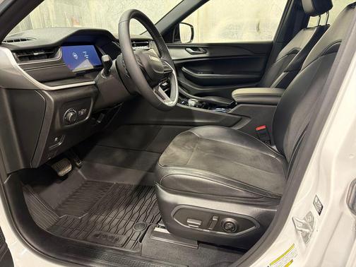 Bright White Clearcoat 2023 Jeep Grand Cherokee Altitude