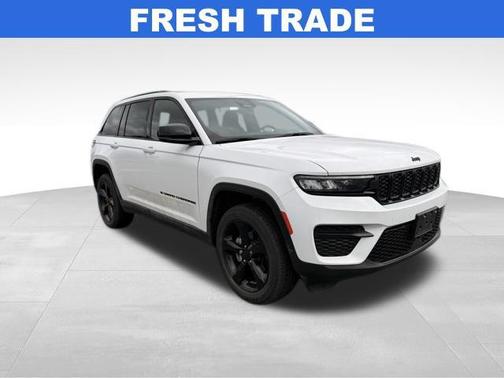 Bright White Clearcoat 2023 Jeep Grand Cherokee Altitude