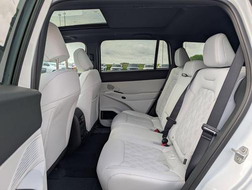Bright White Clearcoat 2026 Jeep Cherokee Overland